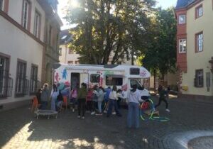 Street Jumper auf dem Ballplatz vor der Maria Ward-Schule